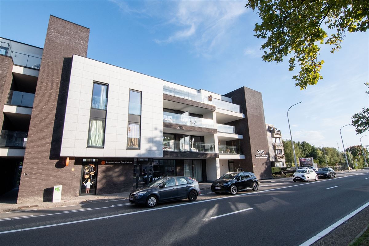 Penthouse met twee bijzonder ruime terrassen en ondergrondse parkeerplaats!