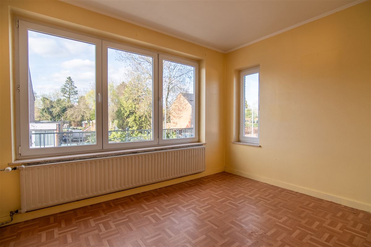 Op te frissen woning met 7 slaapkamers en ruime tuin aan het centrum van Tongeren.