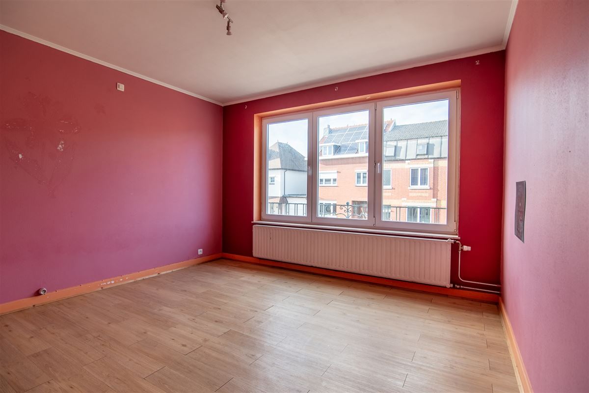 Op te frissen woning met 7 slaapkamers en ruime tuin aan het centrum van Tongeren.