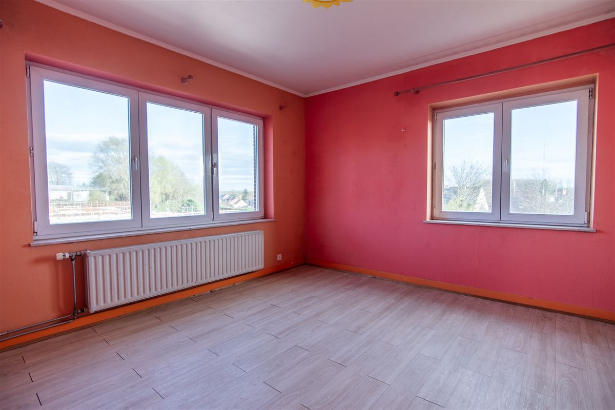 Op te frissen woning met 7 slaapkamers en ruime tuin aan het centrum van Tongeren.