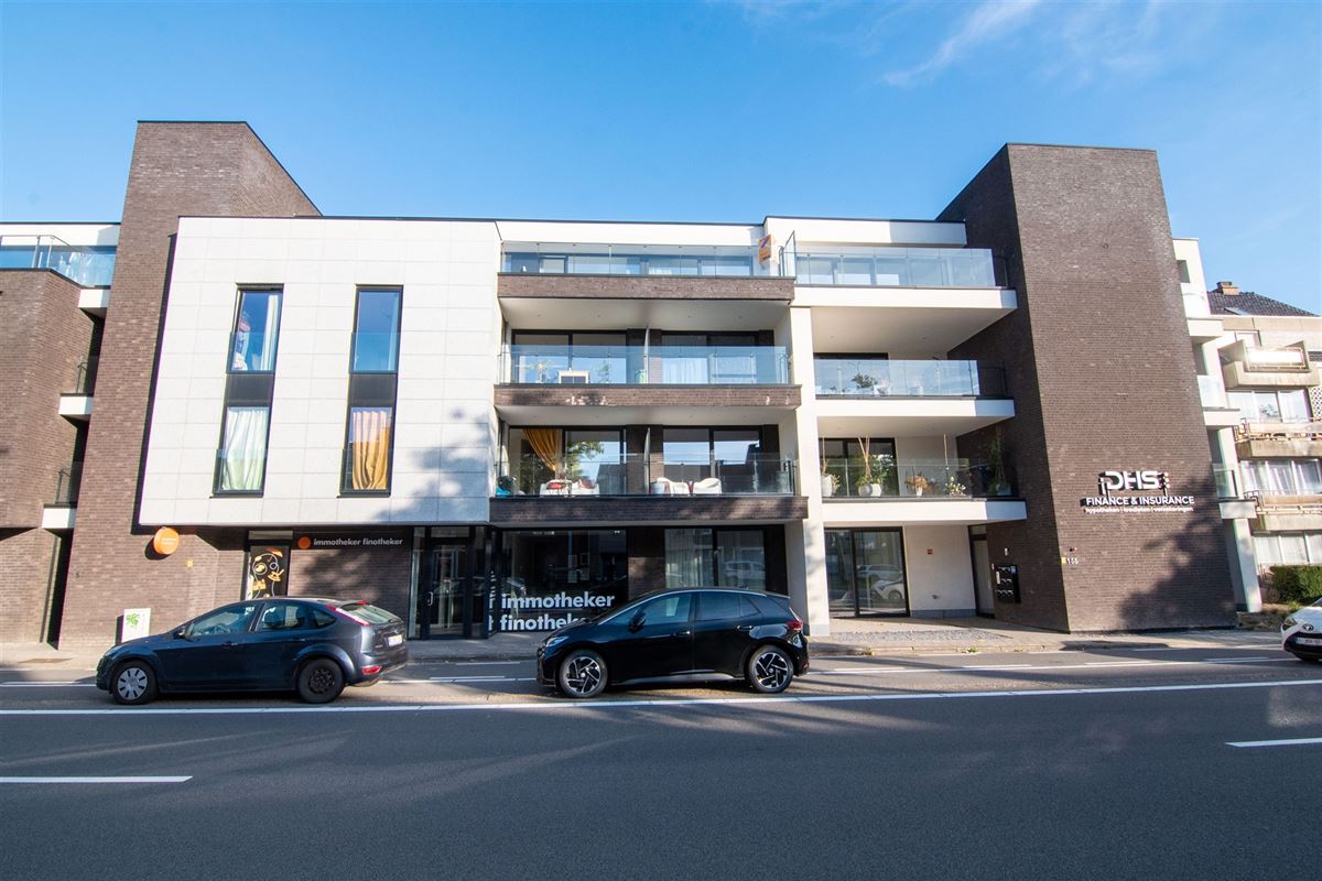 Penthouse met twee bijzonder ruime terrassen en ondergrondse parkeerplaats!