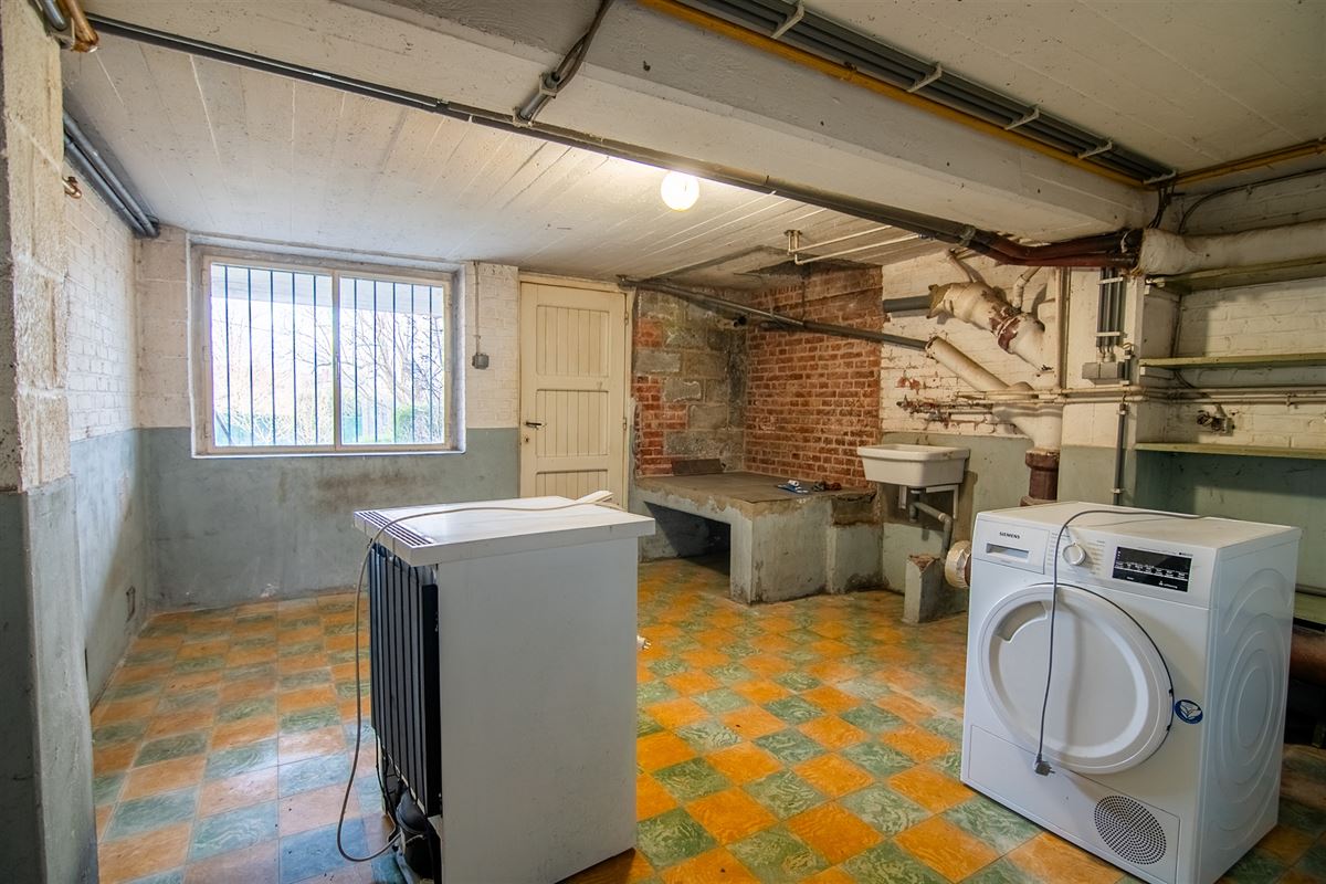 Op te frissen woning met 7 slaapkamers en ruime tuin aan het centrum van Tongeren.