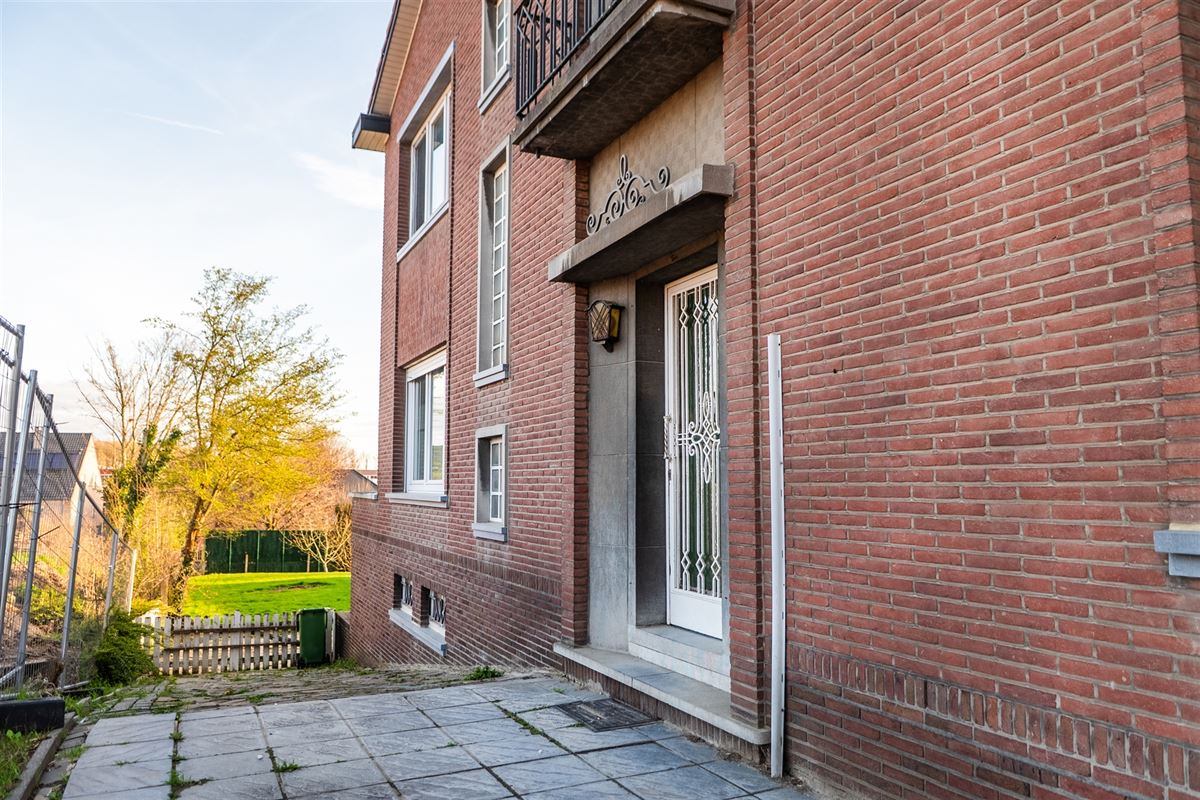 Op te frissen woning met 7 slaapkamers en ruime tuin aan het centrum van Tongeren.