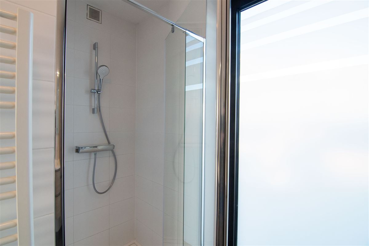 Penthouse met twee bijzonder ruime terrassen en ondergrondse parkeerplaats!