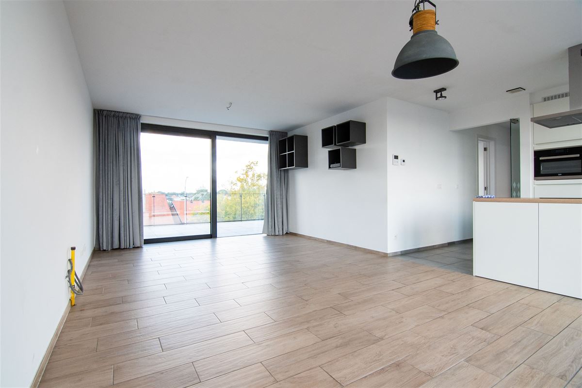 Penthouse met twee bijzonder ruime terrassen en ondergrondse parkeerplaats!