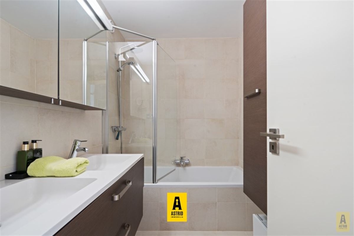 Uitzonderlijk aanbod! Duplexappartement op topligging met open zeezichten en riant zonne(dak)terras!