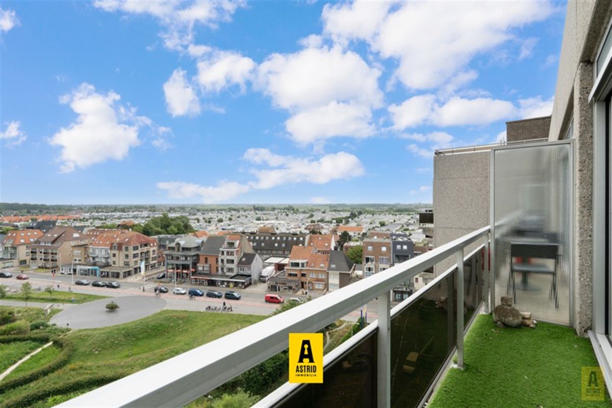 Uitzonderlijk aanbod! Duplexappartement op topligging met open zeezichten en riant zonne(dak)terras!