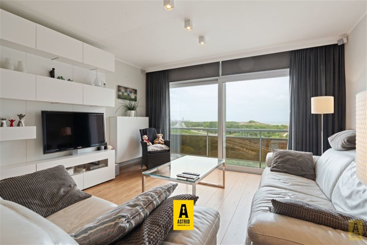 Uitzonderlijk aanbod! Duplexappartement op topligging met open zeezichten en riant zonne(dak)terras!