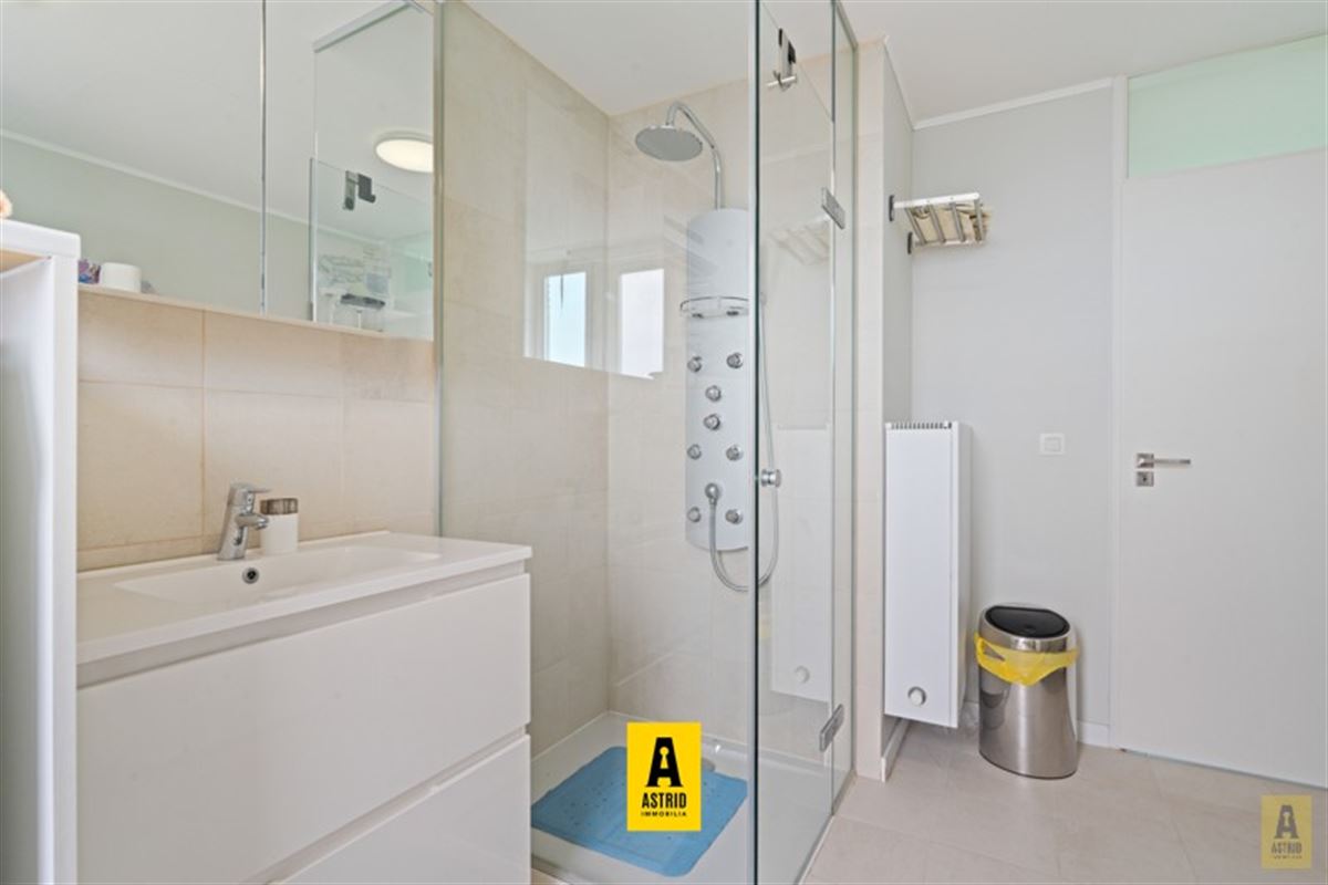 Uitzonderlijk aanbod! Duplexappartement op topligging met open zeezichten en riant zonne(dak)terras!