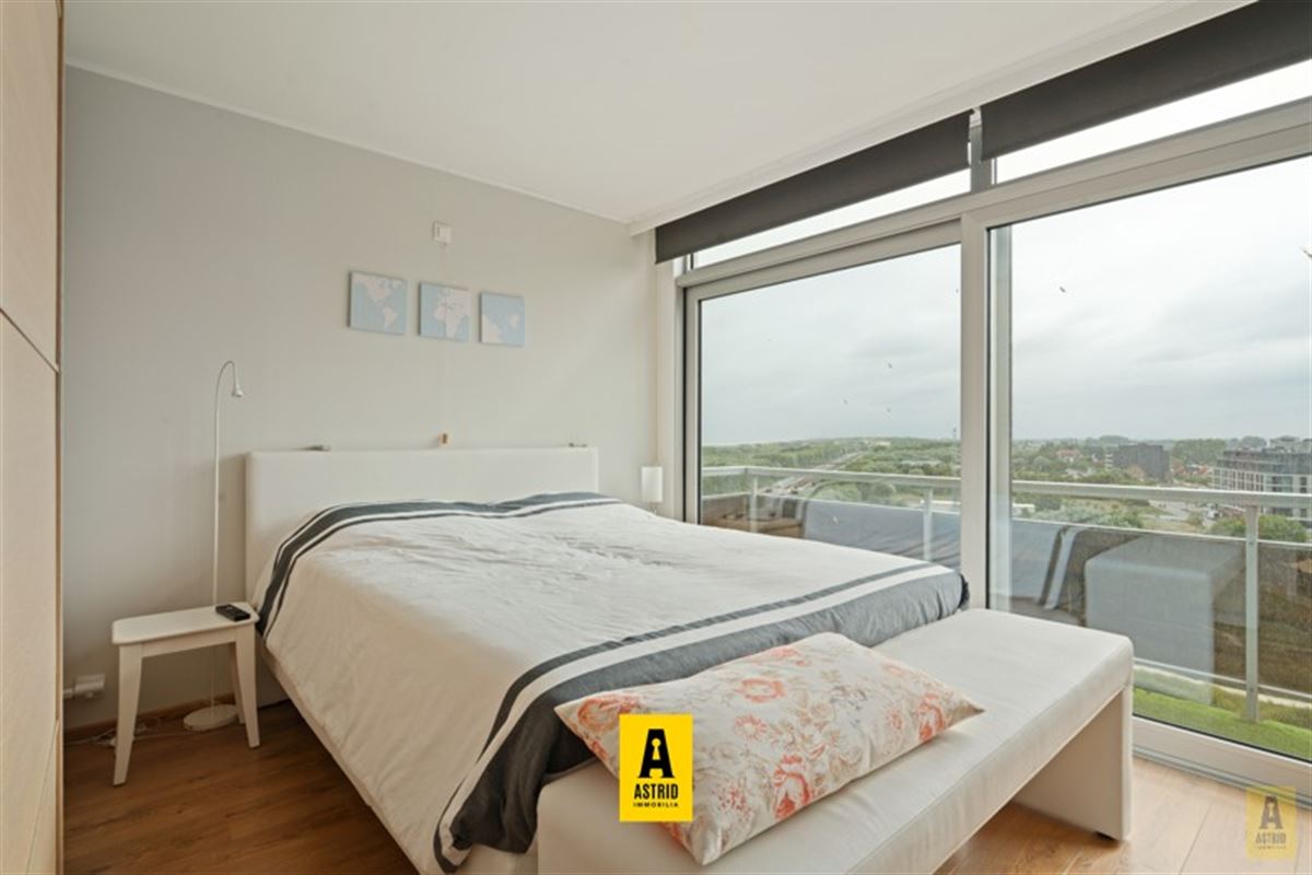 Uitzonderlijk aanbod! Duplexappartement op topligging met open zeezichten en riant zonne(dak)terras!