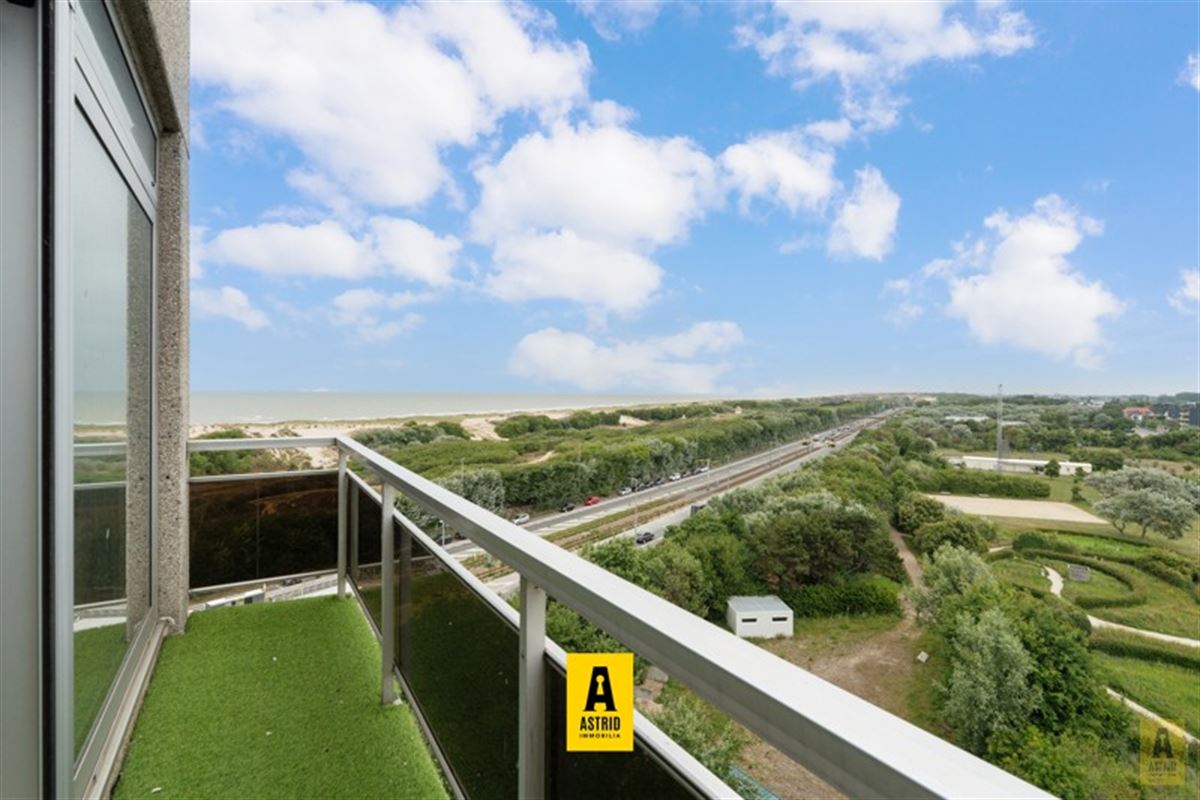 Uitzonderlijk aanbod! Duplexappartement op topligging met open zeezichten en riant zonne(dak)terras!