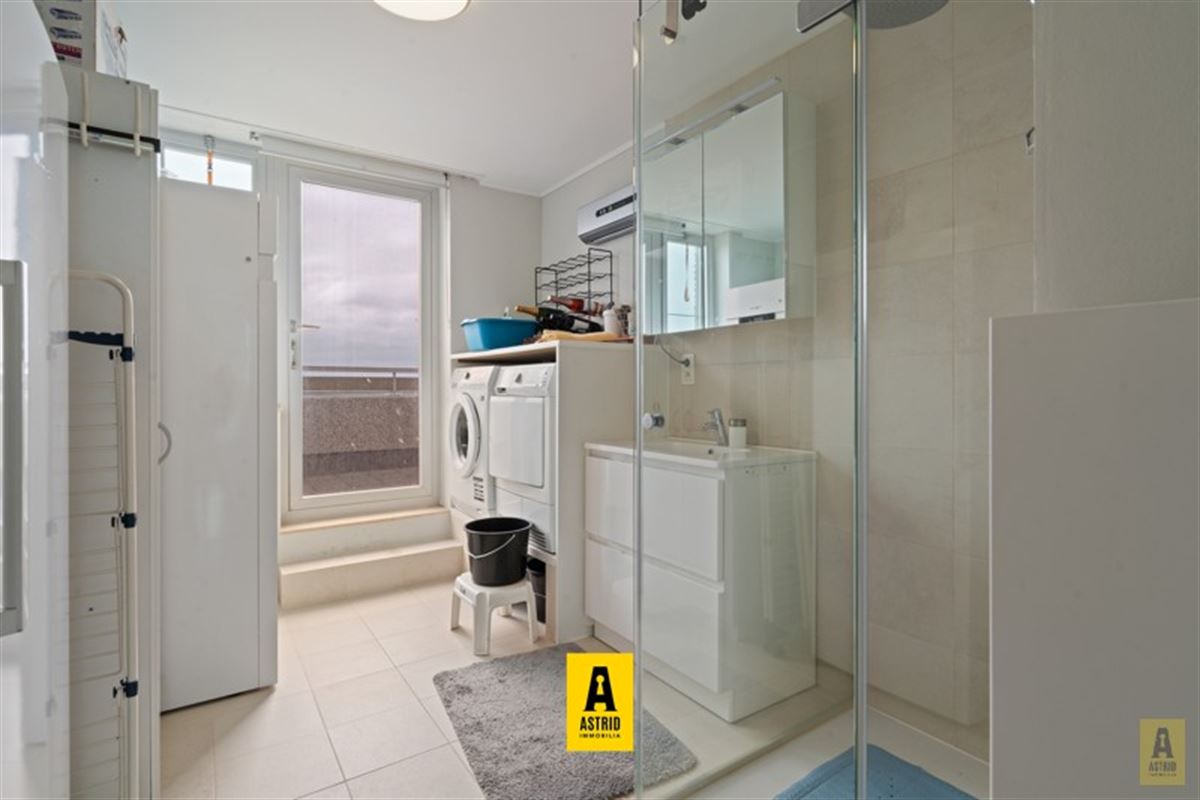 Uitzonderlijk aanbod! Duplexappartement op topligging met open zeezichten en riant zonne(dak)terras!