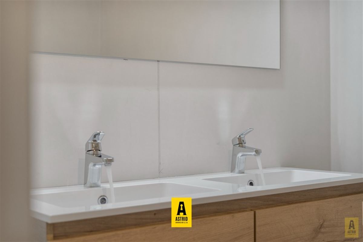 Ruim en zonnig nieuw appartement met mooie terrassen vlakbij zee!