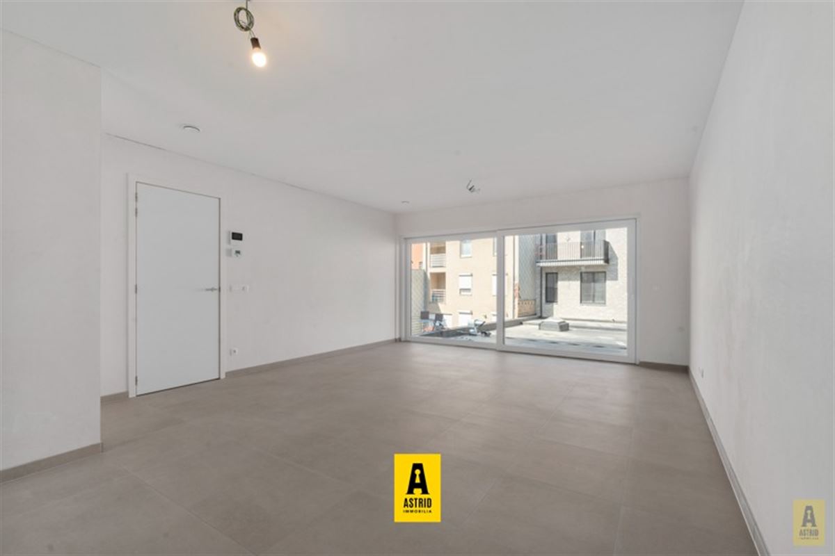 Ruim en zonnig nieuw appartement met mooie terrassen vlakbij zee!