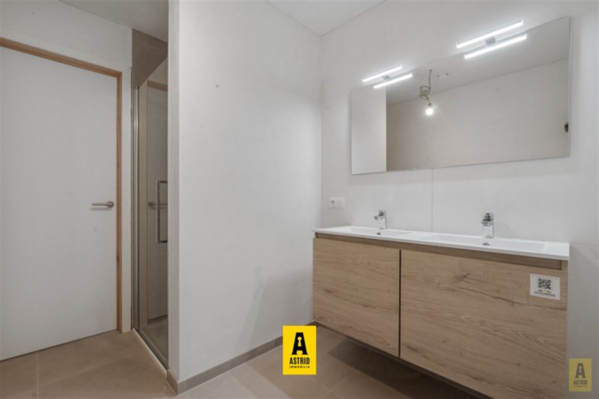 Ruim en zonnig nieuw appartement met mooie terrassen vlakbij zee!