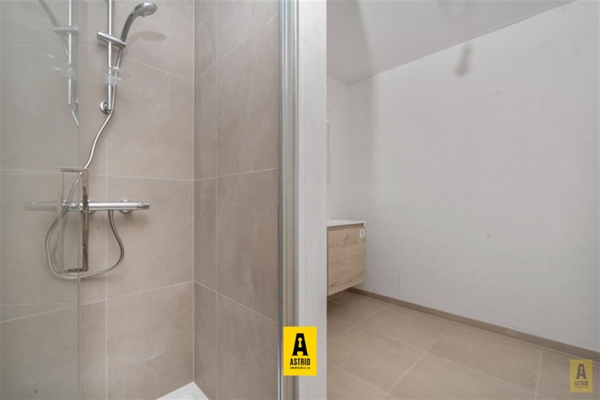 Ruim en zonnig nieuw appartement met mooie terrassen vlakbij zee!