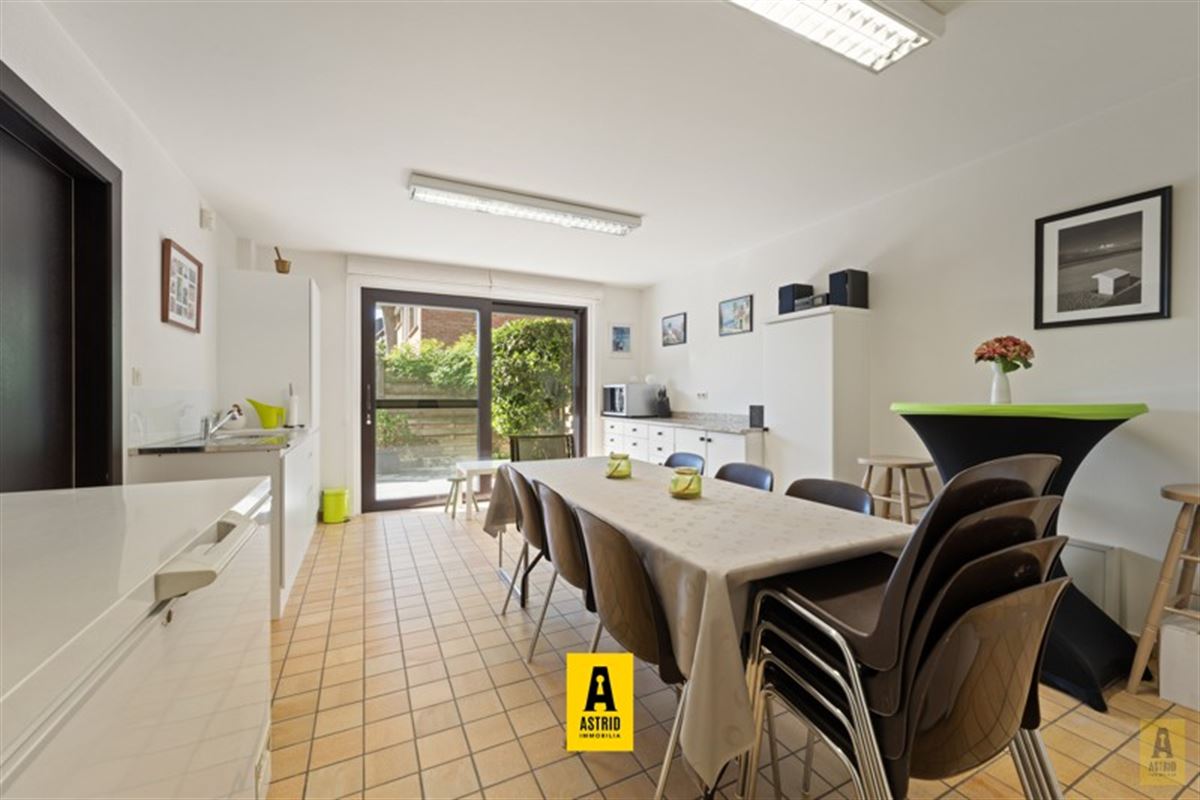 Karaktervolle voormalige dokterswoning met zee aan ruimte en mogelijkheden!