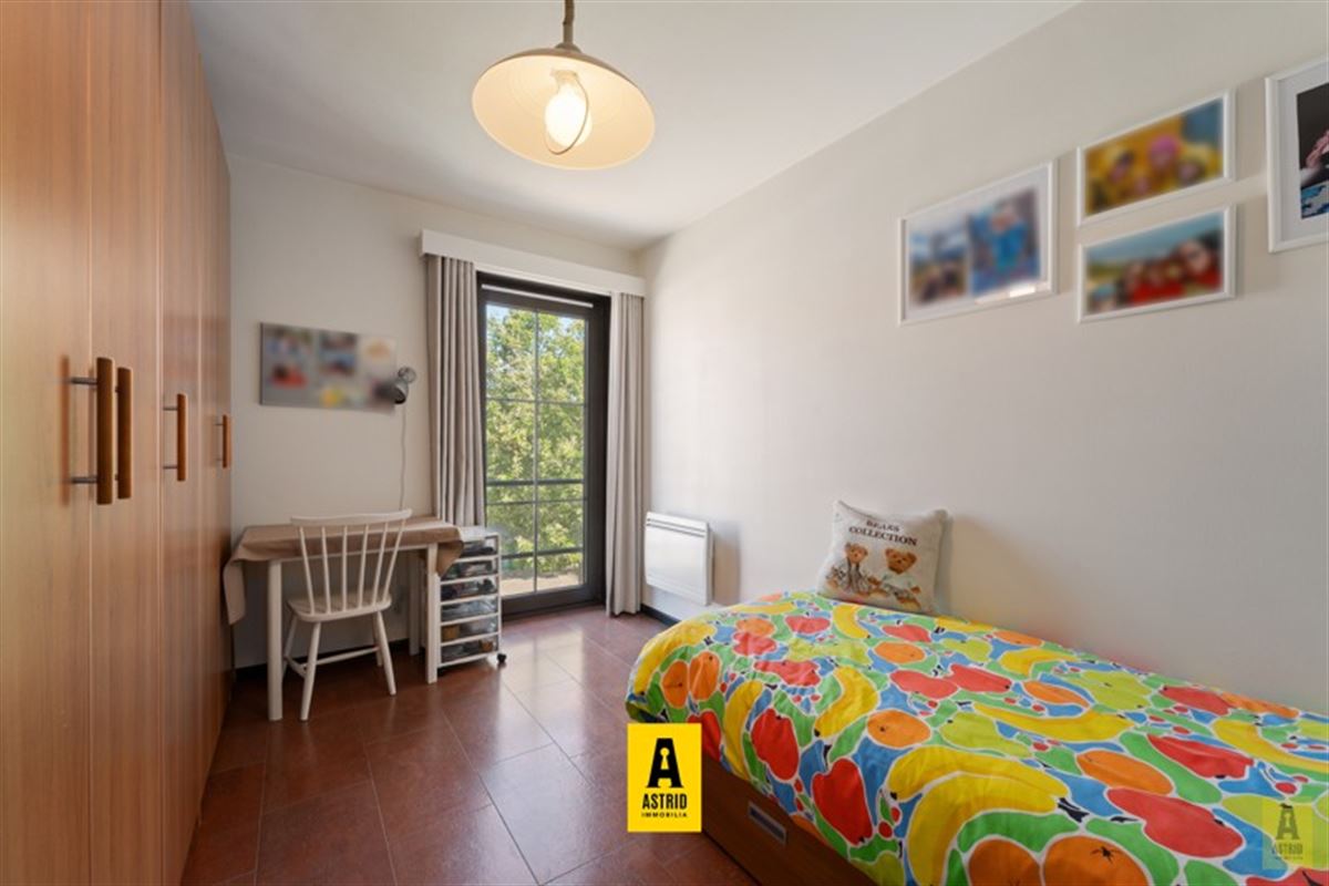 Karaktervolle voormalige dokterswoning met zee aan ruimte en mogelijkheden!