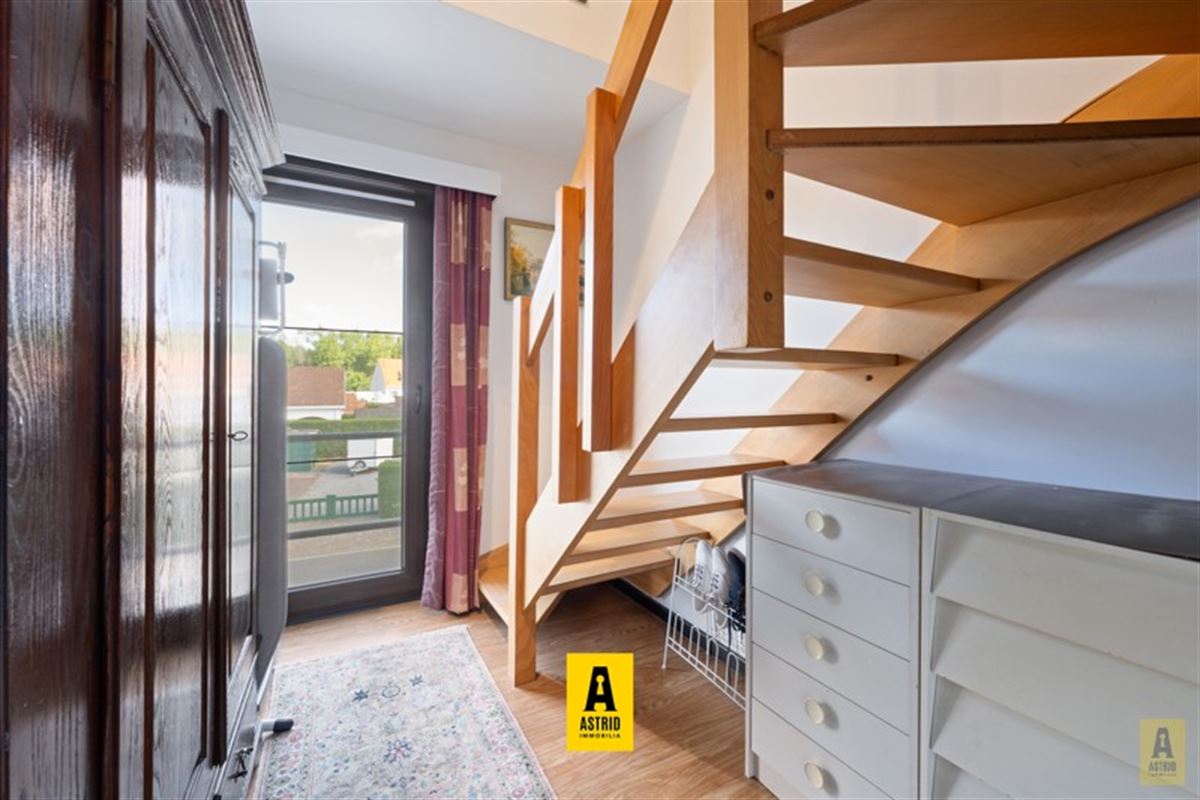 Karaktervolle voormalige dokterswoning met zee aan ruimte en mogelijkheden!