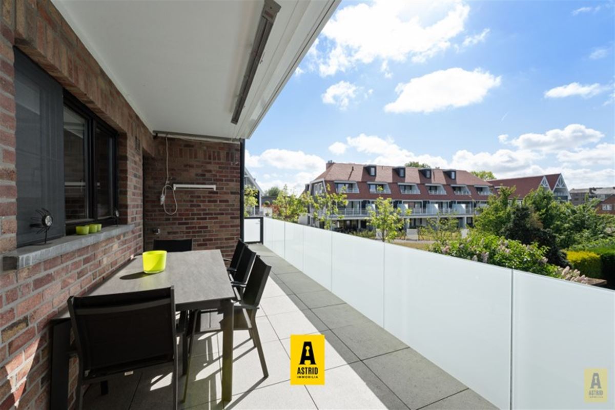 Karaktervolle voormalige dokterswoning met zee aan ruimte en mogelijkheden!