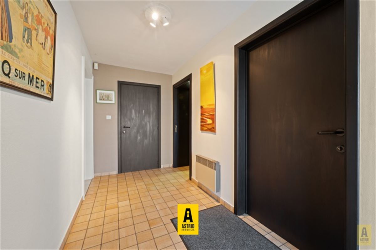 Karaktervolle voormalige dokterswoning met zee aan ruimte en mogelijkheden!