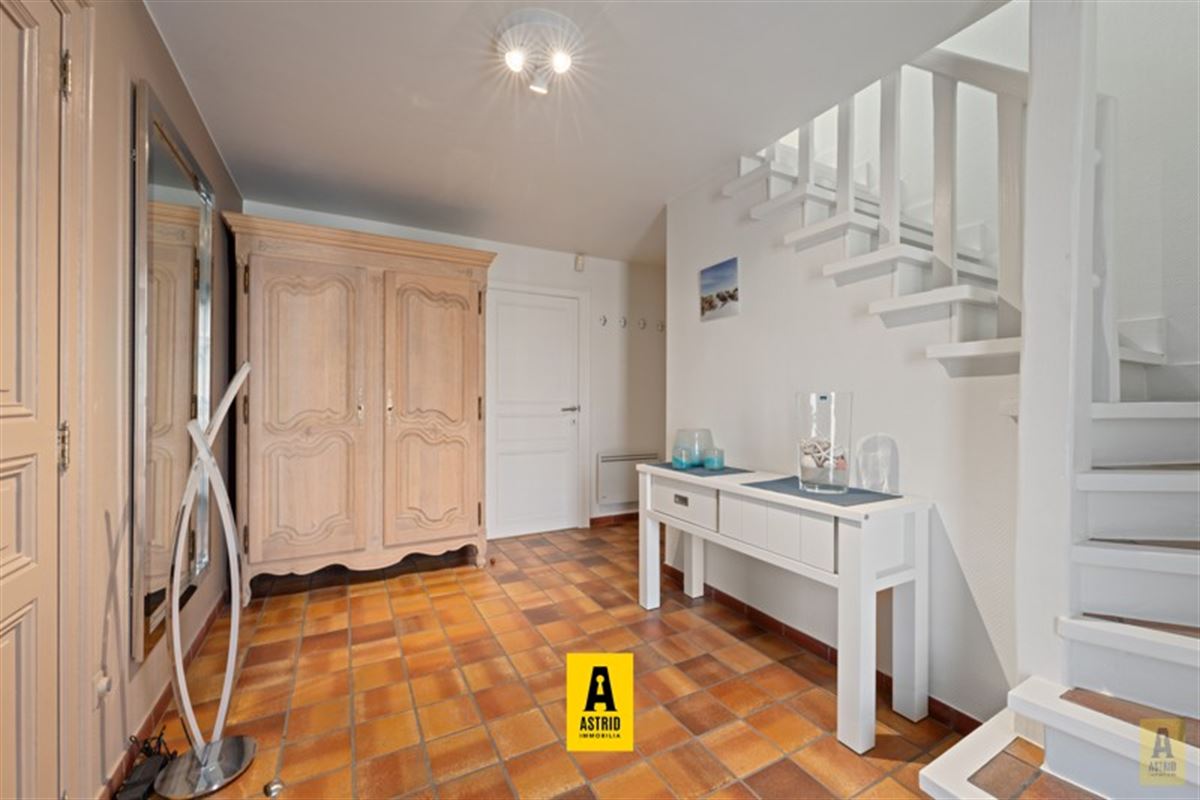 Karaktervolle voormalige dokterswoning met zee aan ruimte en mogelijkheden!