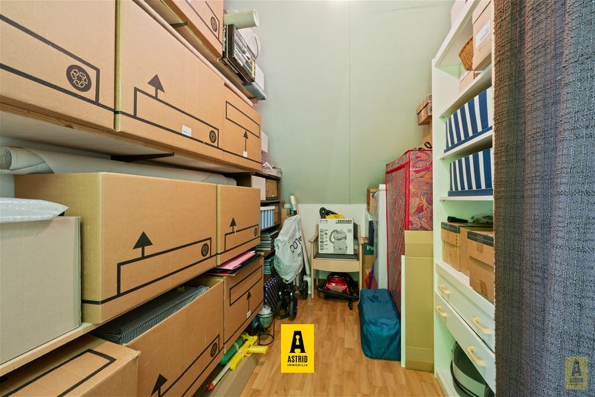 Karaktervolle voormalige dokterswoning met zee aan ruimte en mogelijkheden!