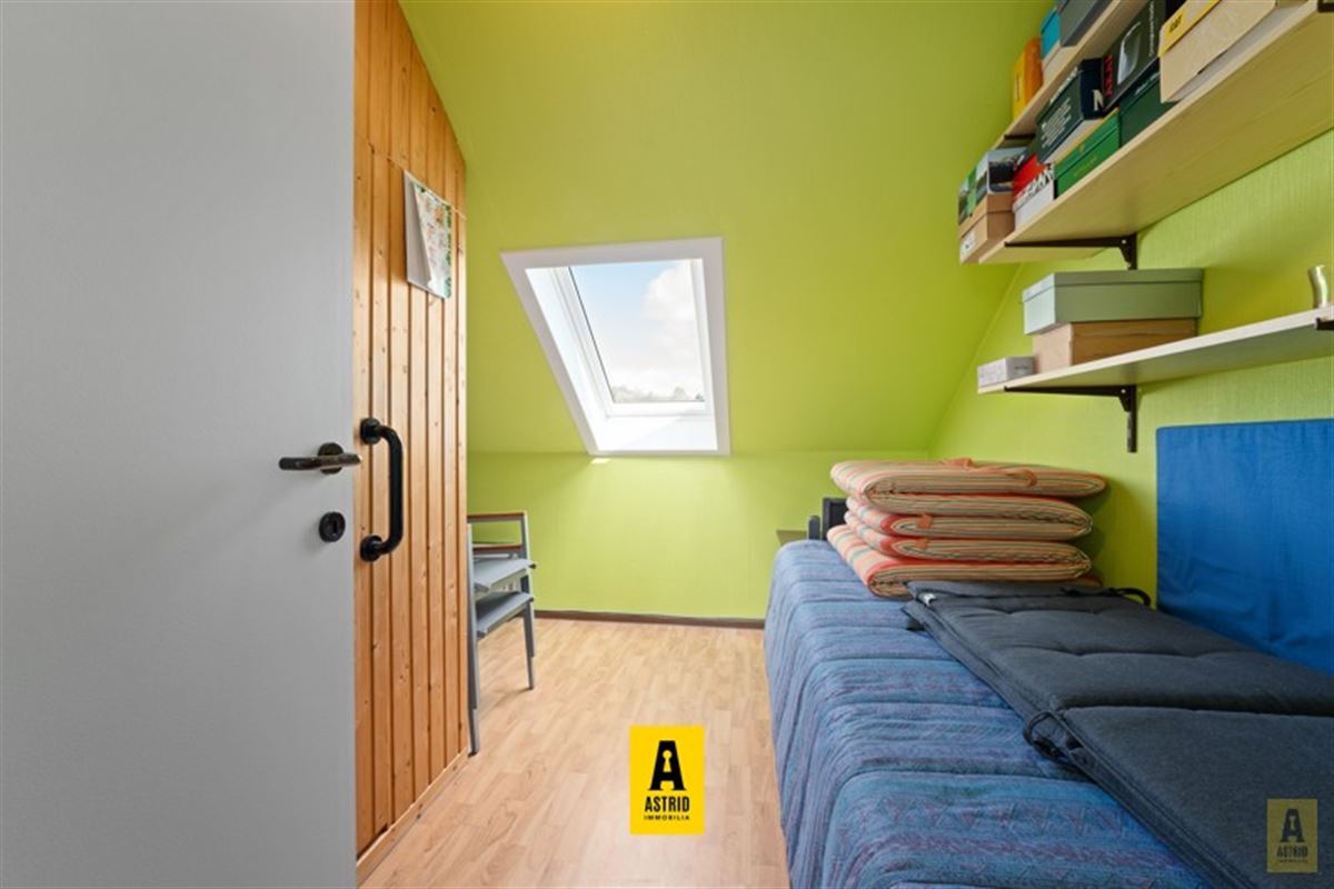 Karaktervolle voormalige dokterswoning met zee aan ruimte en mogelijkheden!