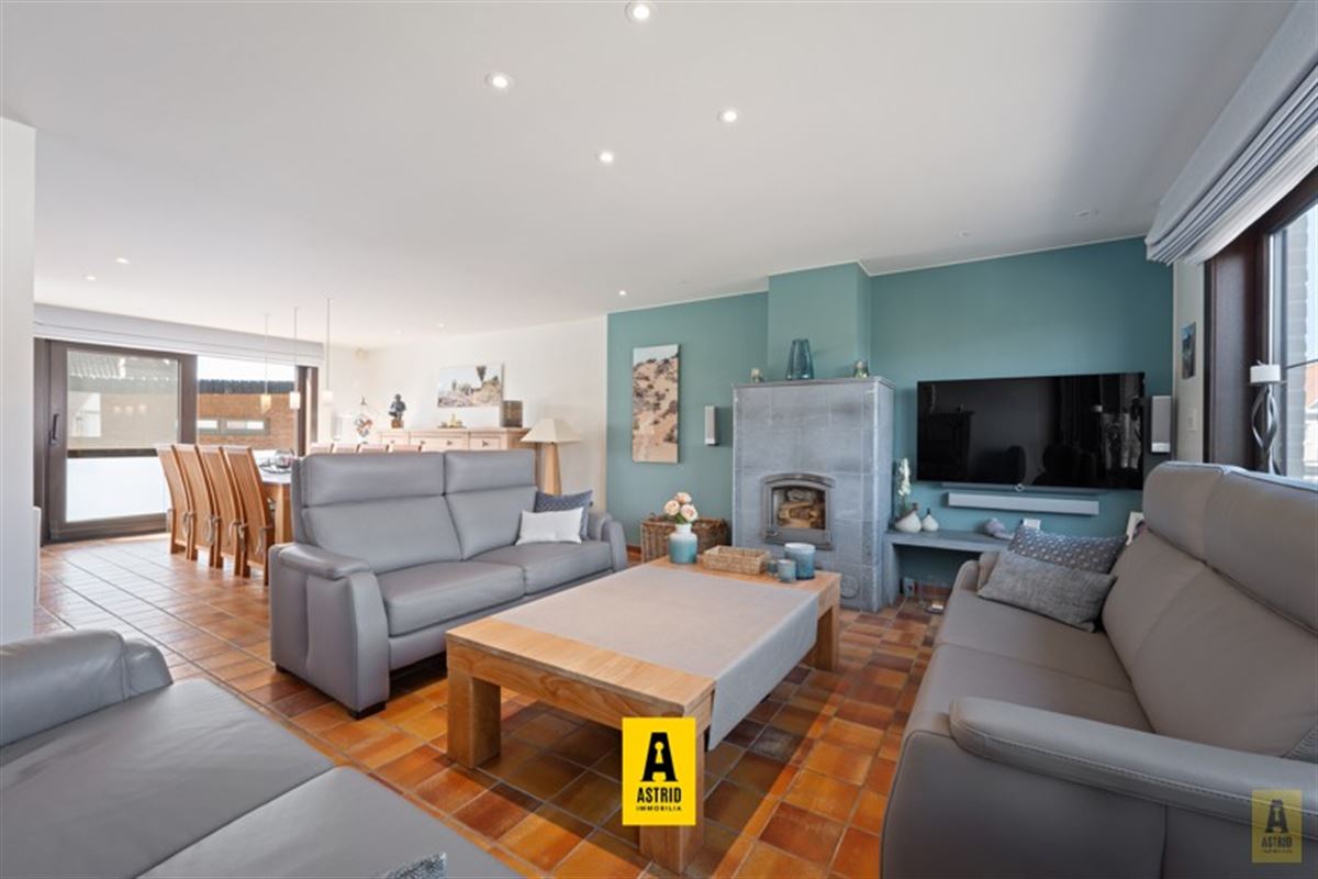 Karaktervolle voormalige dokterswoning met zee aan ruimte en mogelijkheden!