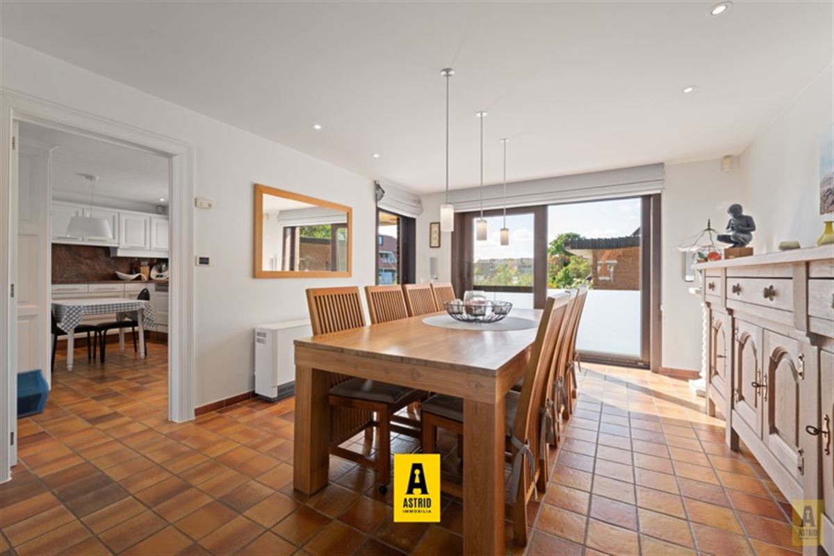 Karaktervolle voormalige dokterswoning met zee aan ruimte en mogelijkheden!