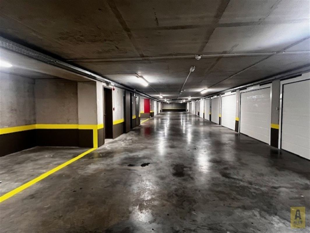 Meerdere ondergrondse parkeerplaatsen te huur in res Europe