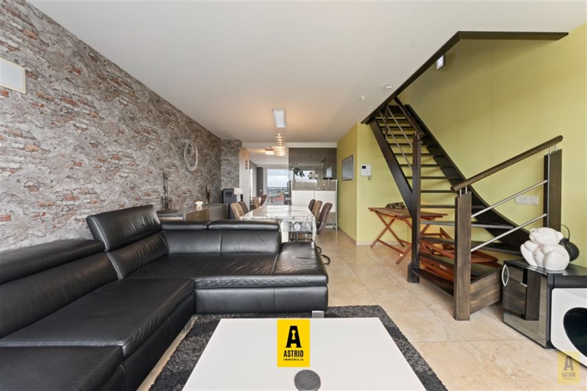 Schitterend duplexappartement met 3 slaapkamers, zeezicht en garagebox!