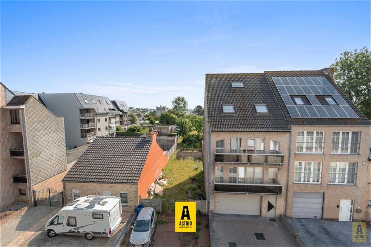 Ruim en zonnig nieuw appartement met mooie terrassen vlakbij zee!