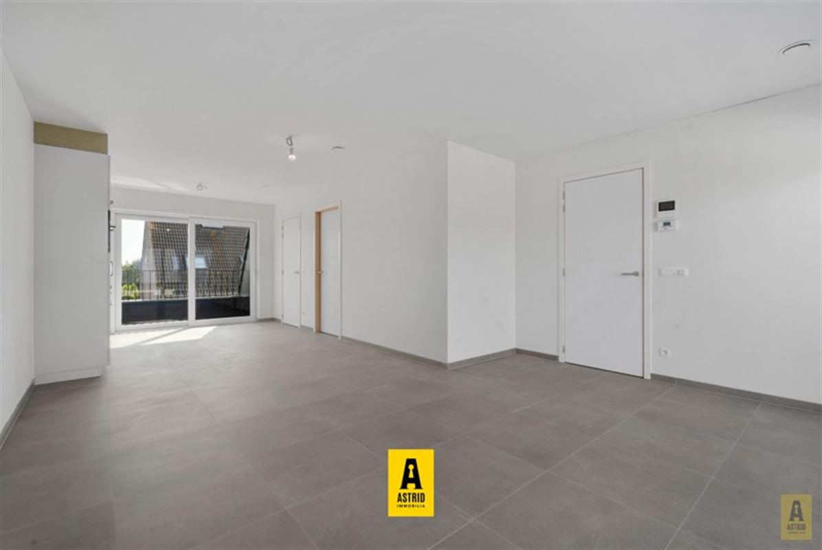 Ruim en zonnig nieuw appartement met mooie terrassen vlakbij zee!