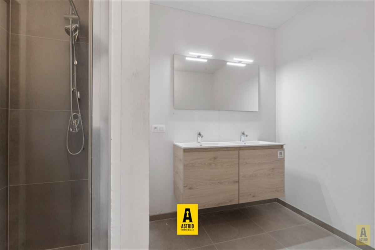 Ruim en zonnig nieuw appartement met mooie terrassen vlakbij zee!