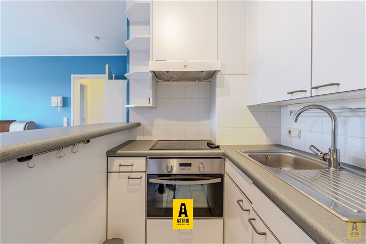 Gezellig gelijkvloers appartement met zonnig terras vlak aan zee én centraal!