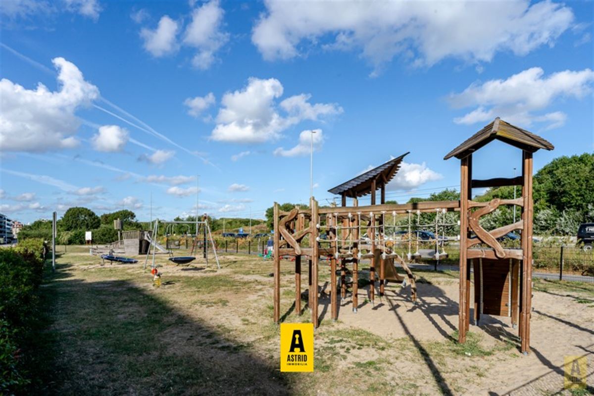 Gezellig gelijkvloers appartement met zonnig terras vlak aan zee én centraal!