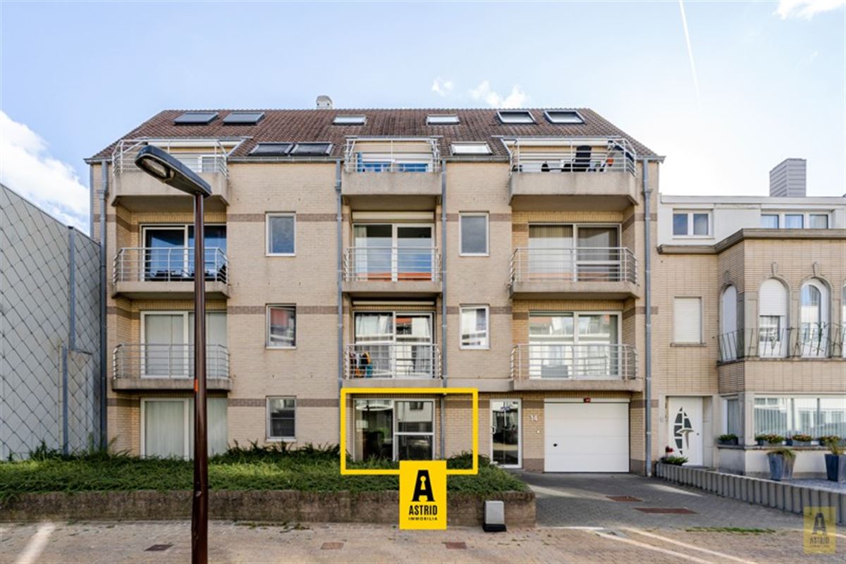 Gezellig gelijkvloers appartement met zonnig terras vlak aan zee én centraal!