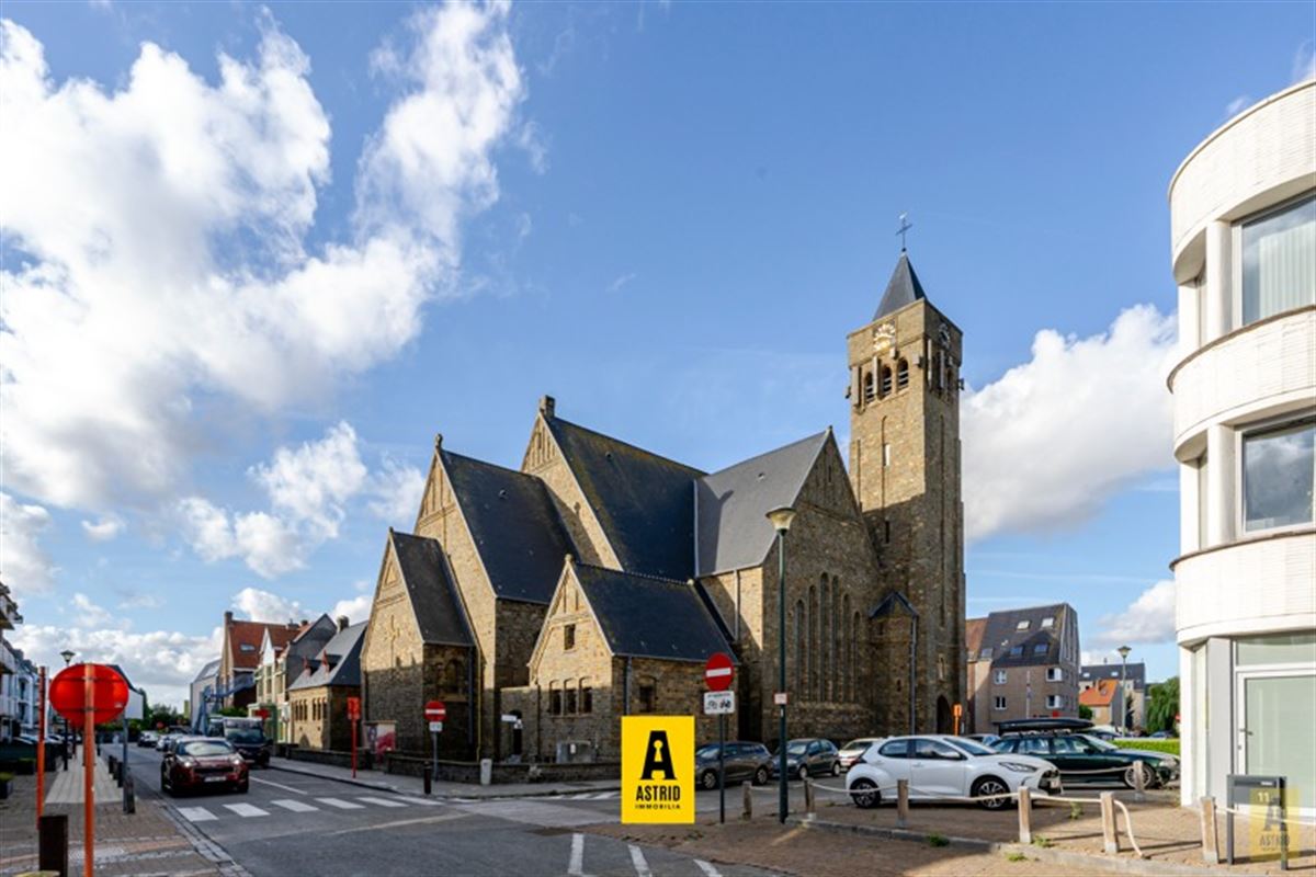 Gezellig gelijkvloers appartement met zonnig terras vlak aan zee én centraal!