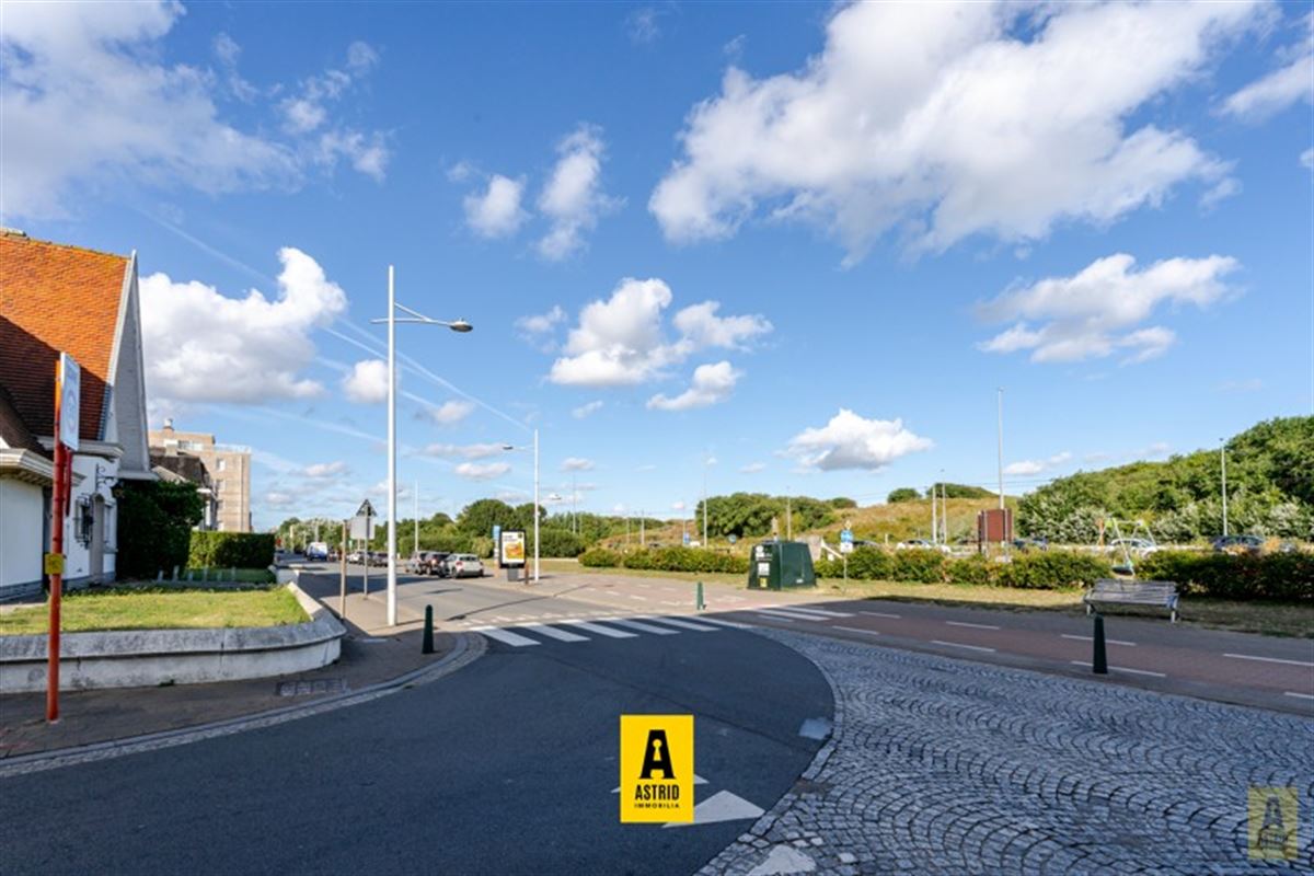 Gezellig gelijkvloers appartement met zonnig terras vlak aan zee én centraal!