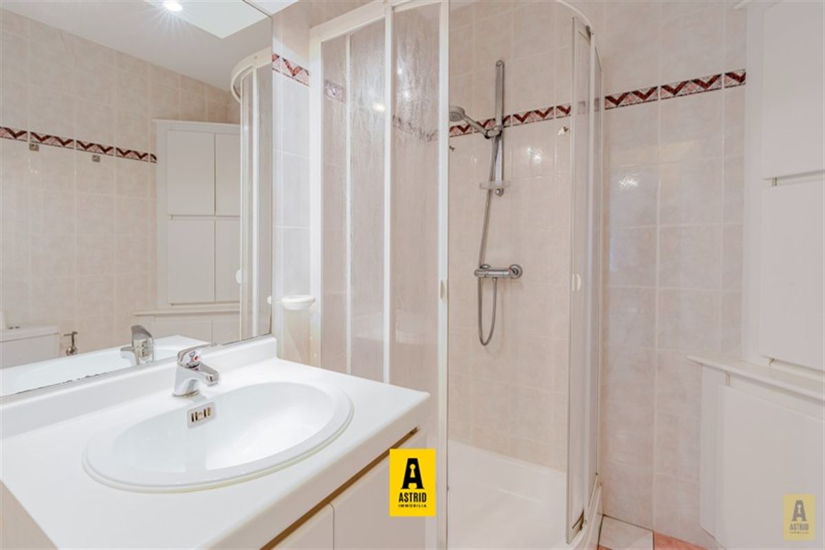 Gezellig gelijkvloers appartement met zonnig terras vlak aan zee én centraal!