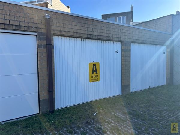 Grote garagebox (erg diep! 33m2) in centrum!