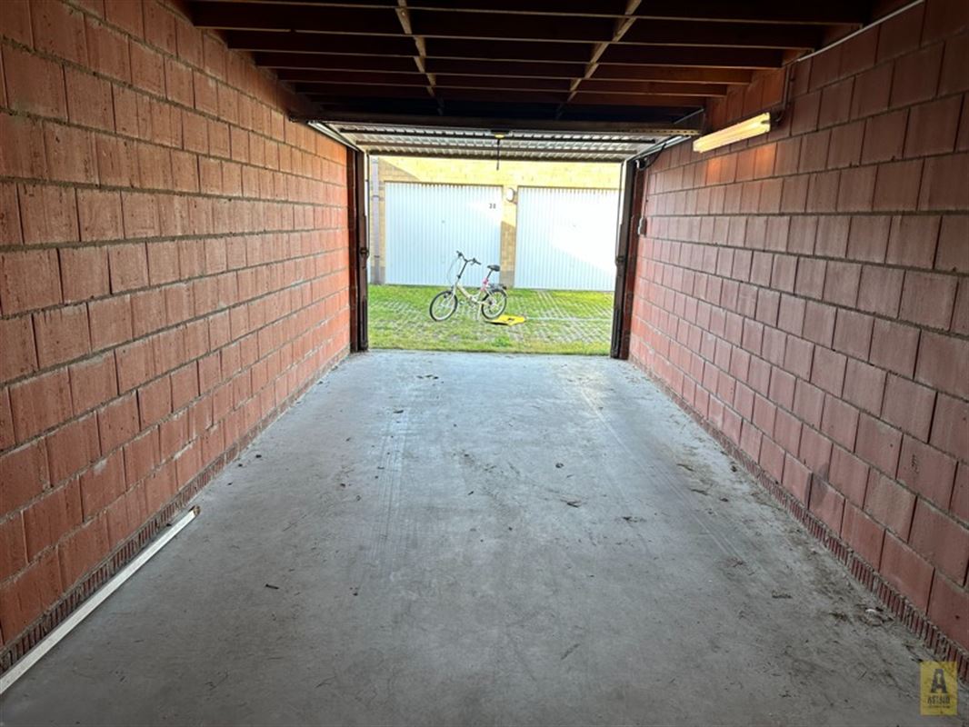 Grote garagebox (erg diep! 33m2) in centrum!