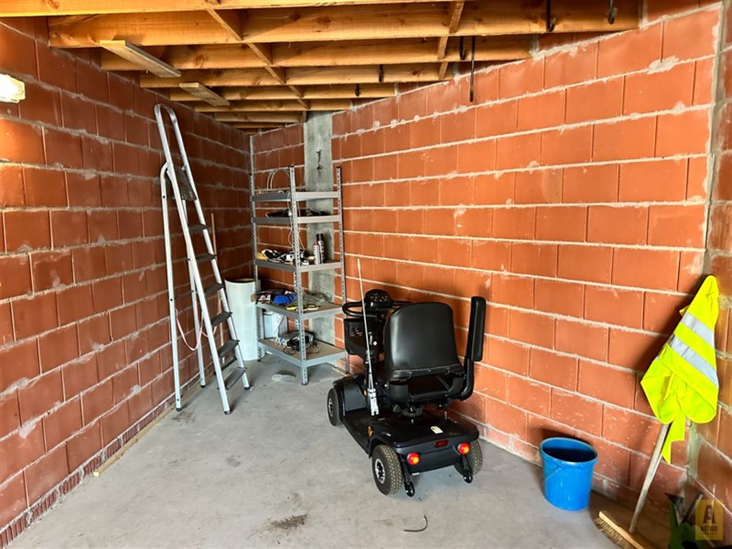 Grote garagebox (erg diep! 33m2) in centrum!