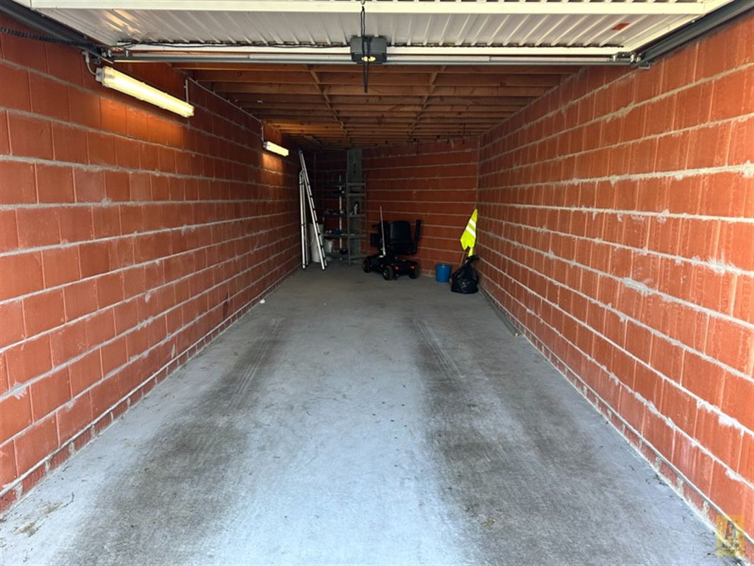 Grote garagebox (erg diep! 33m2) in centrum!