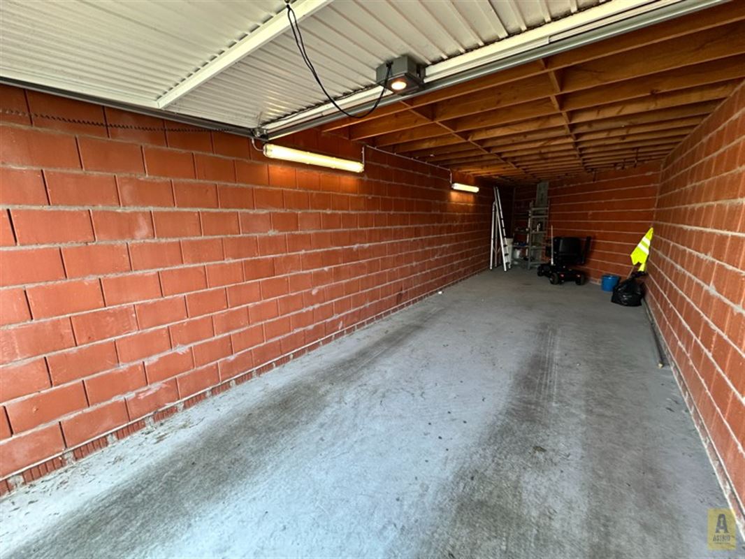 Grote garagebox (erg diep! 33m2) in centrum!