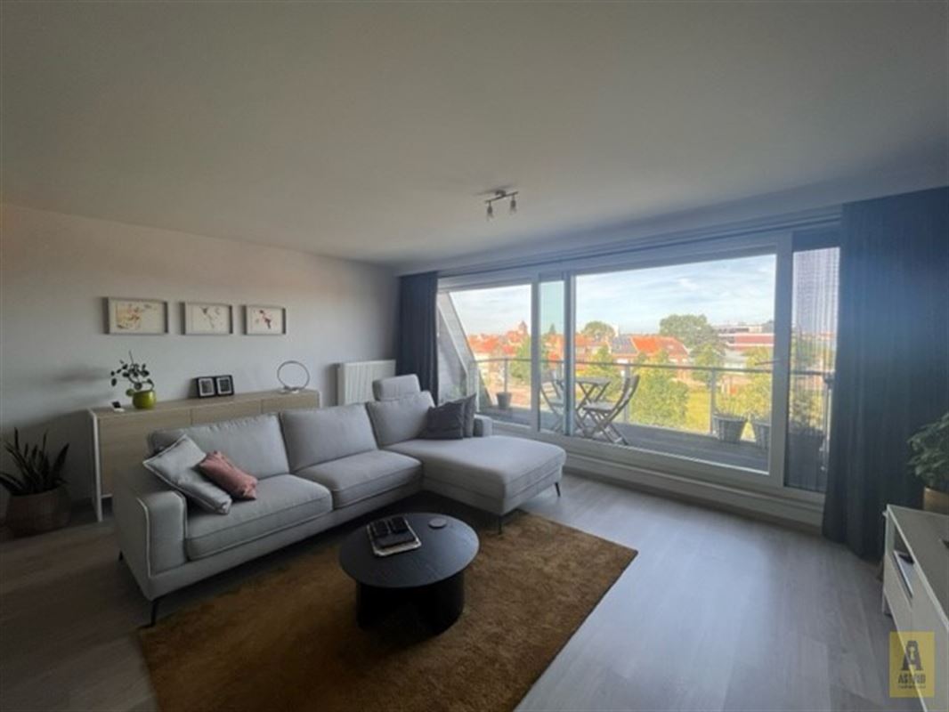 Schitterend duplexappartement met ruime terrassen en open zicht!