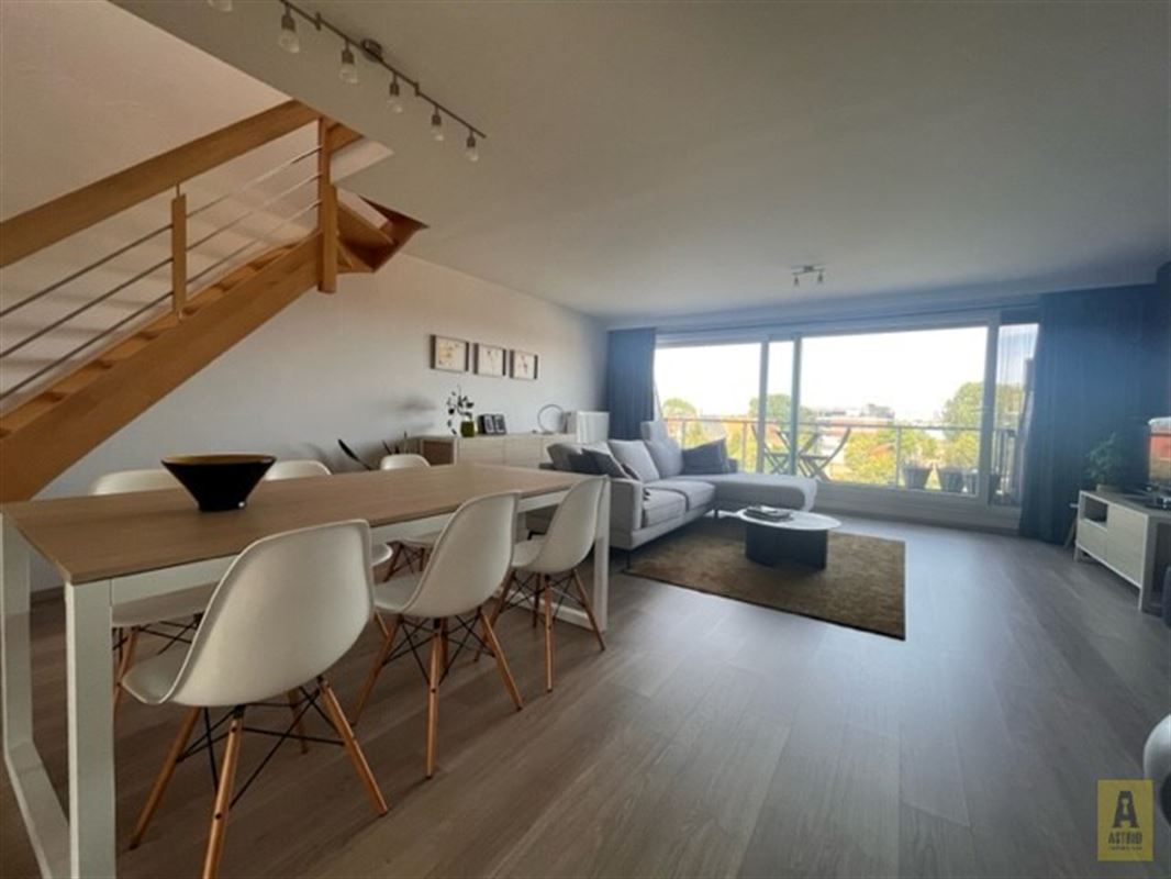 Schitterend duplexappartement met ruime terrassen en open zicht!