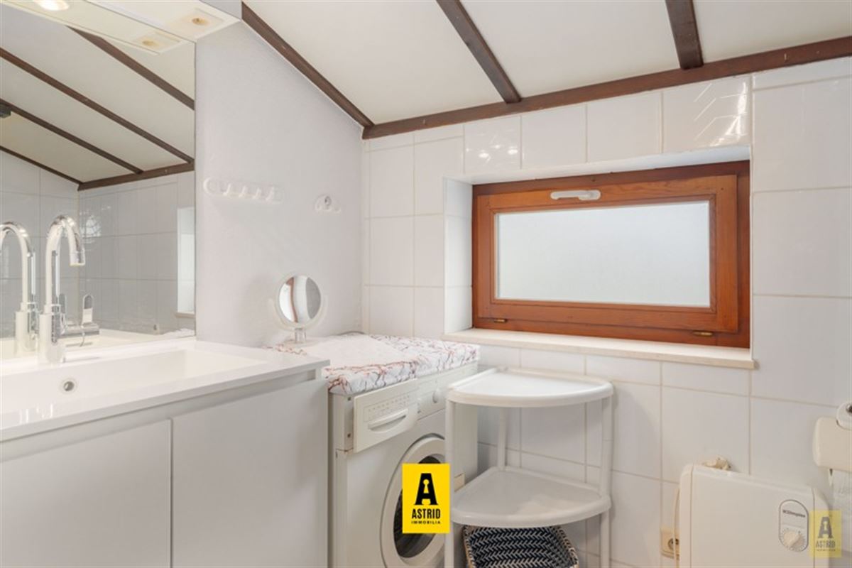 Instapklaar vakantiehuisje (3 slpks) met parkeerplaats vlakbij zee!