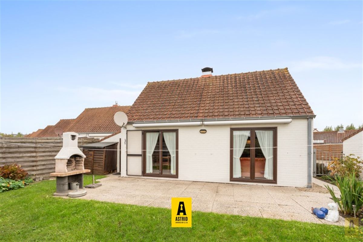 Instapklaar vakantiehuisje (3 slpks) met parkeerplaats vlakbij zee!